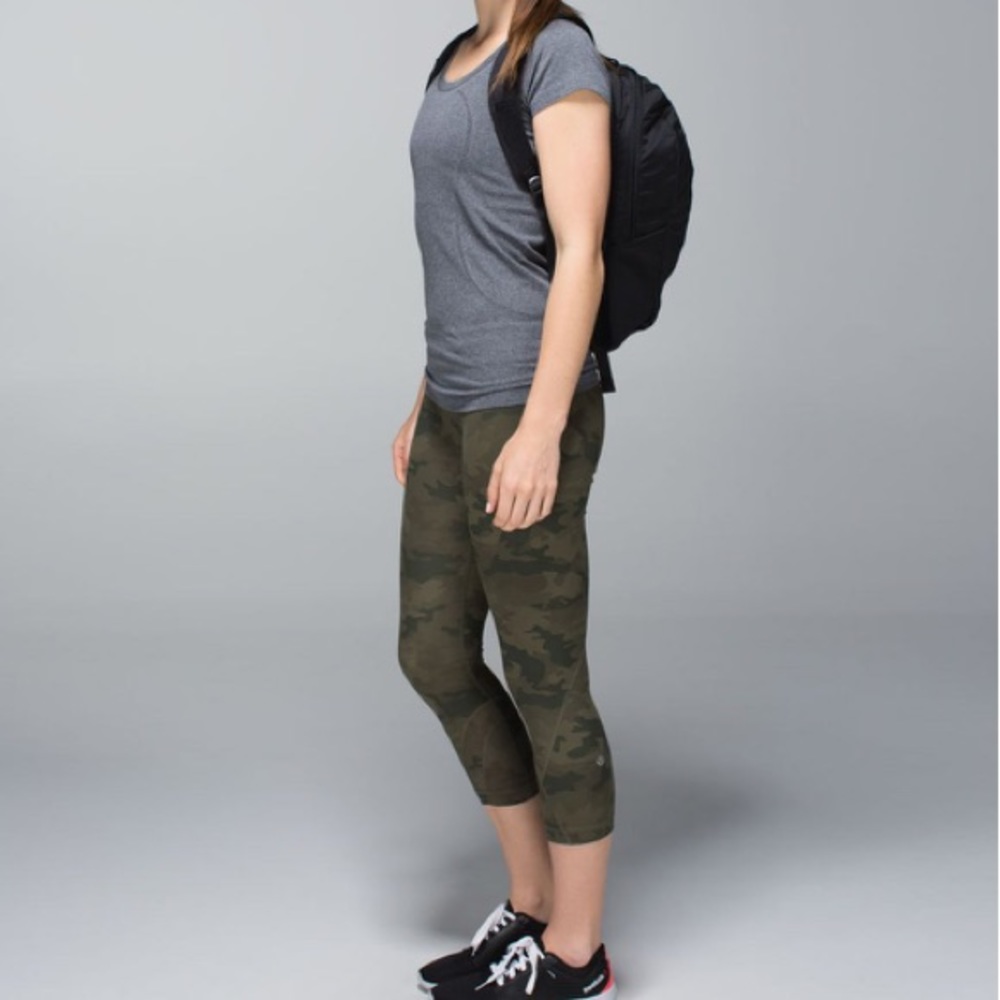Lululemon Run Inspire Crop ll Legging Savasana Camo Fatigue Green, Size 4